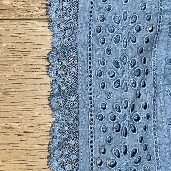 NEW J.Crew Cropped Button-Up Shirt Light Blue Eyelet Womens Medium M Casual Chic - Picture 3 of 11